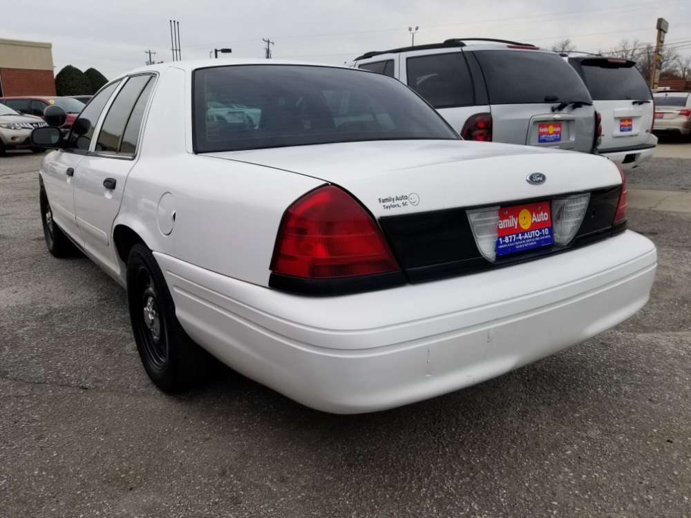 Ford Crown Vic 2008 White